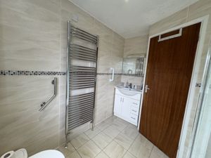 Family Shower Room- click for photo gallery